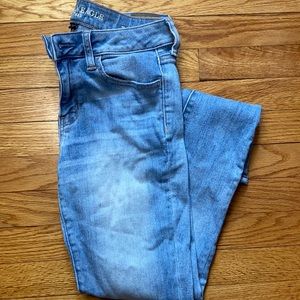 Light blue American eagle 8 long skinny jeggings